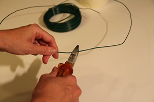 Sectionner un bout de fil de fer