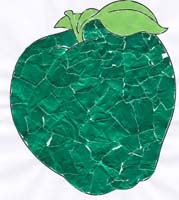 D�chirer du papier pour remplir la silhouette de la pomme